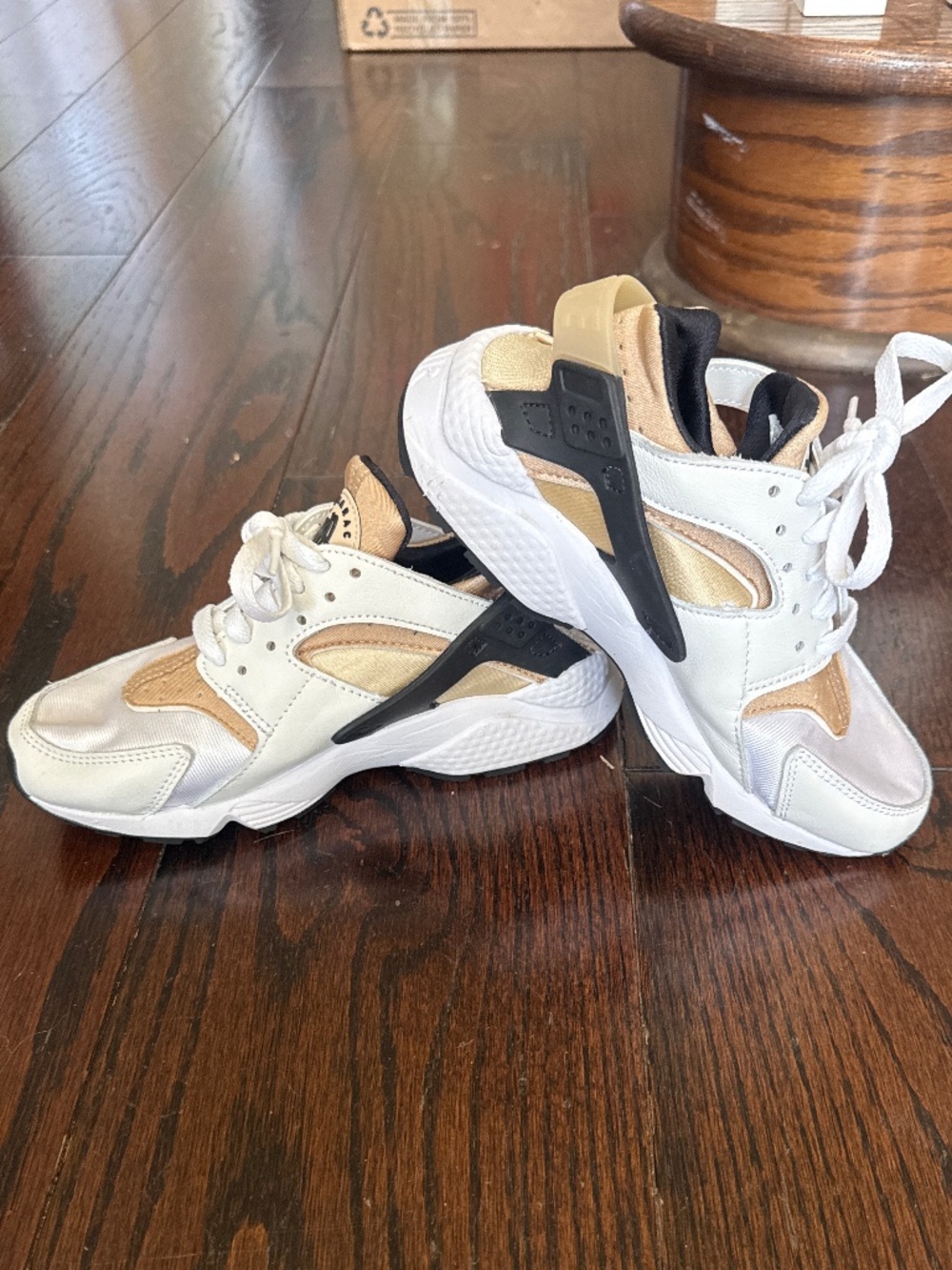 Nike white black & nude Huarache Tennis Shoes 5.5